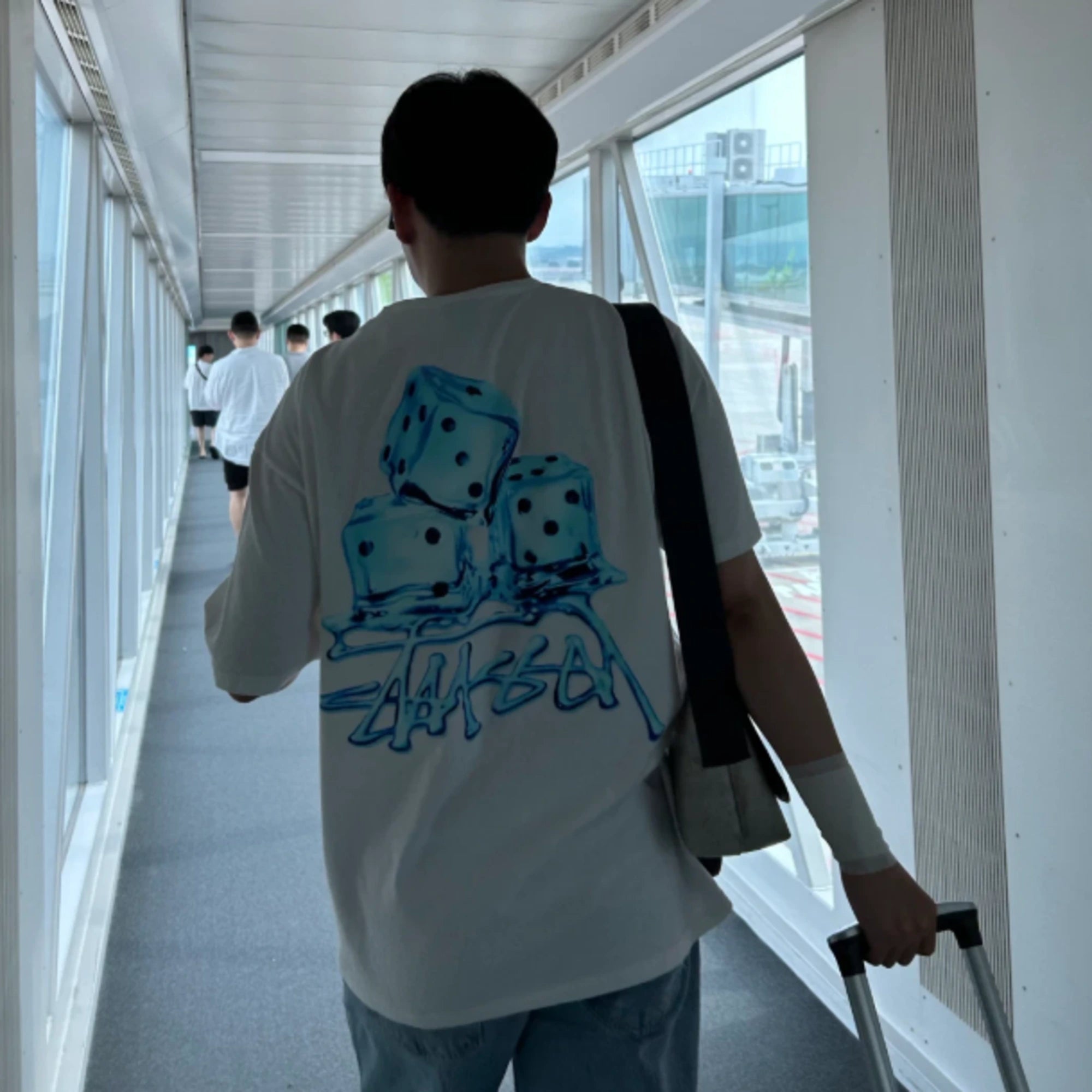 스투시 멜티드 오버핏 반팔 티셔츠 착용 이미지