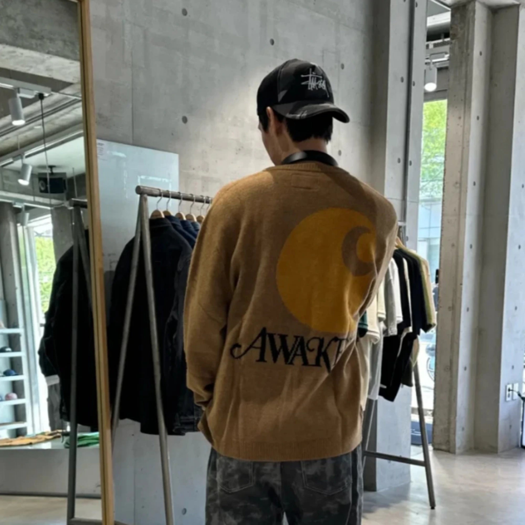 스투시 X 베이프 트러커캡 착용 이미지