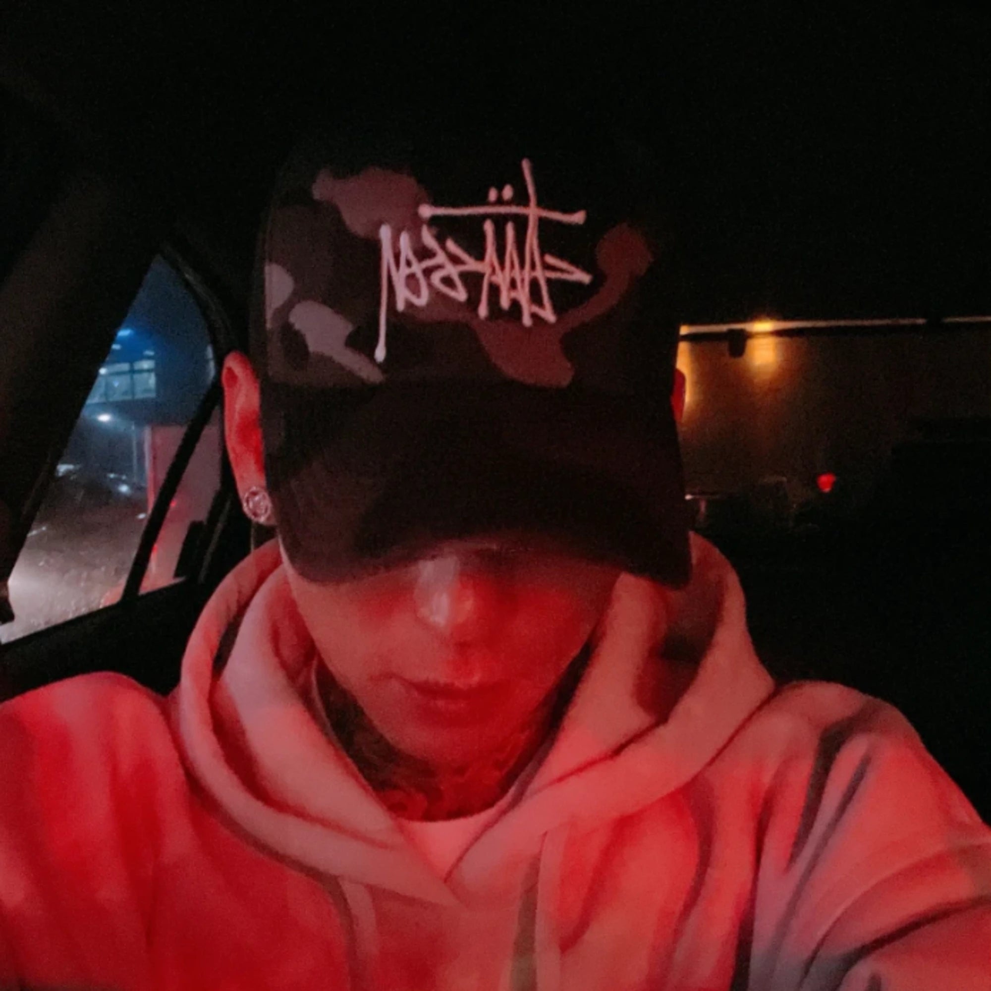 스투시 X 베이프 트러커캡 착용 이미지