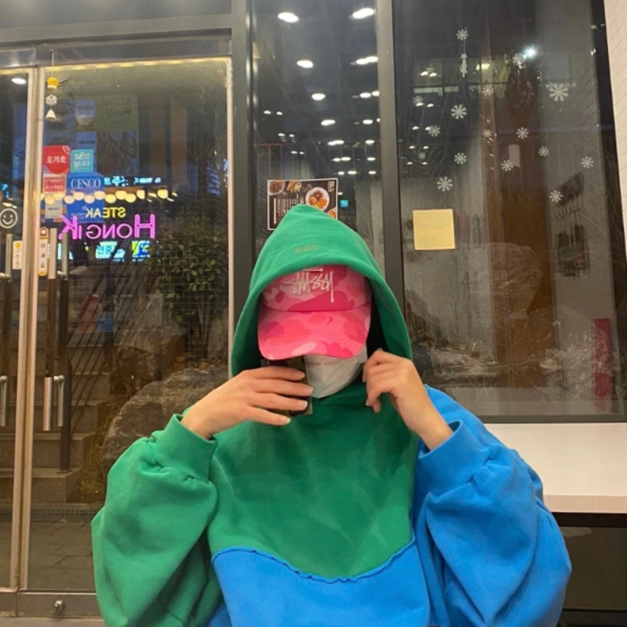 스투시 X 베이프 트러커캡 착용 이미지