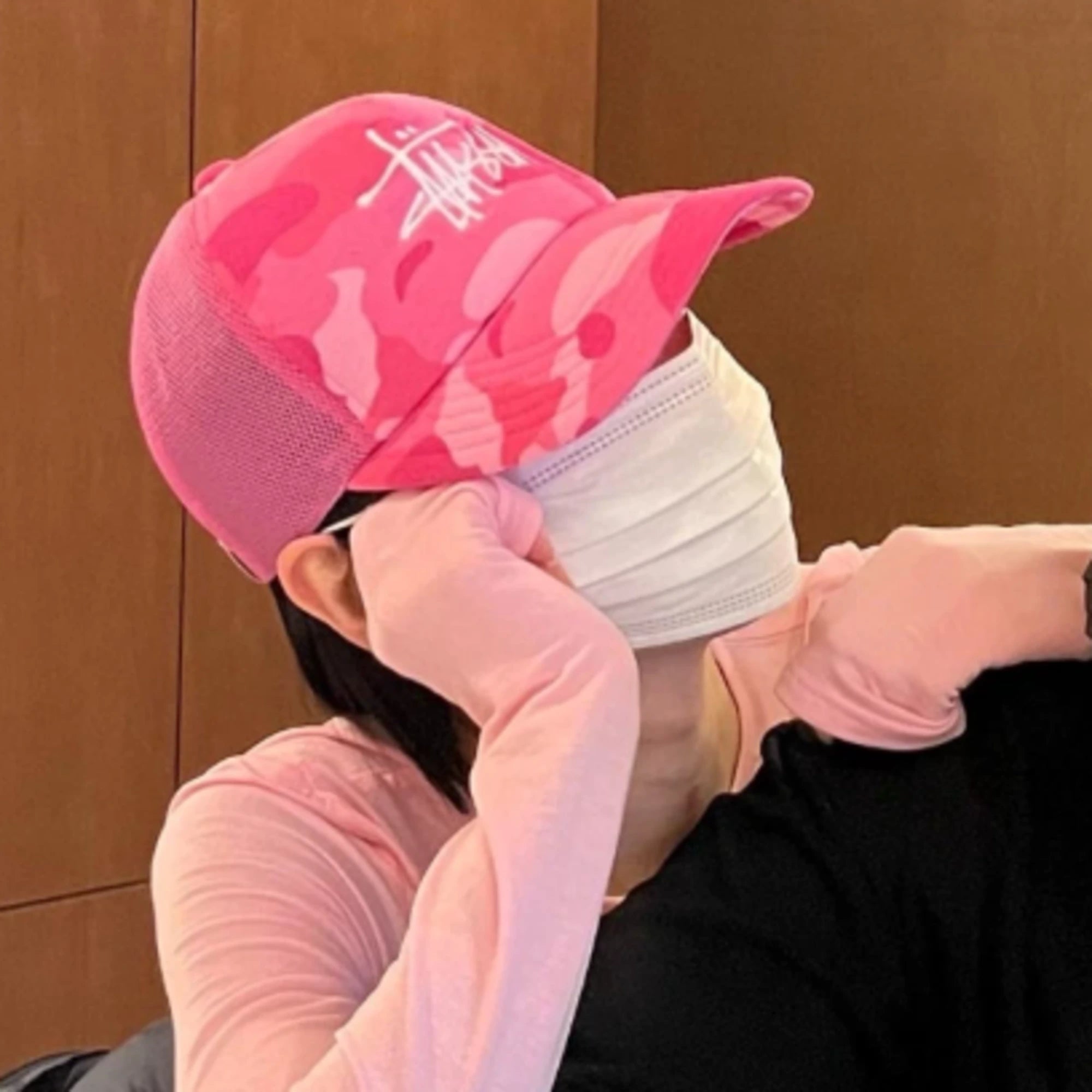 스투시 X 베이프 트러커캡 착용 이미지