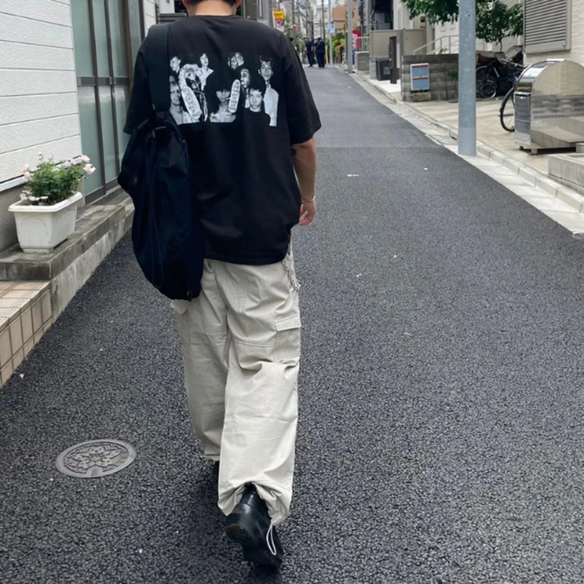 스투시 X 마틴 로즈 콜라주 반팔 티셔츠 착용 이미지