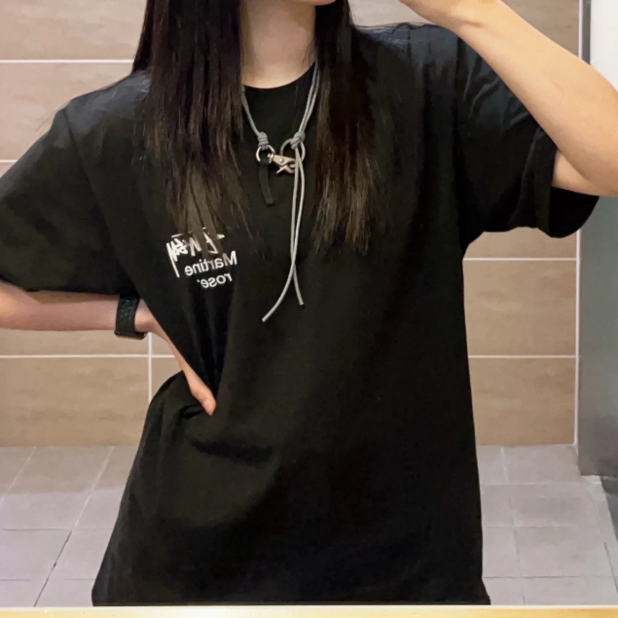 스투시 X 마틴 로즈 콜라주 반팔 티셔츠 착용 이미지
