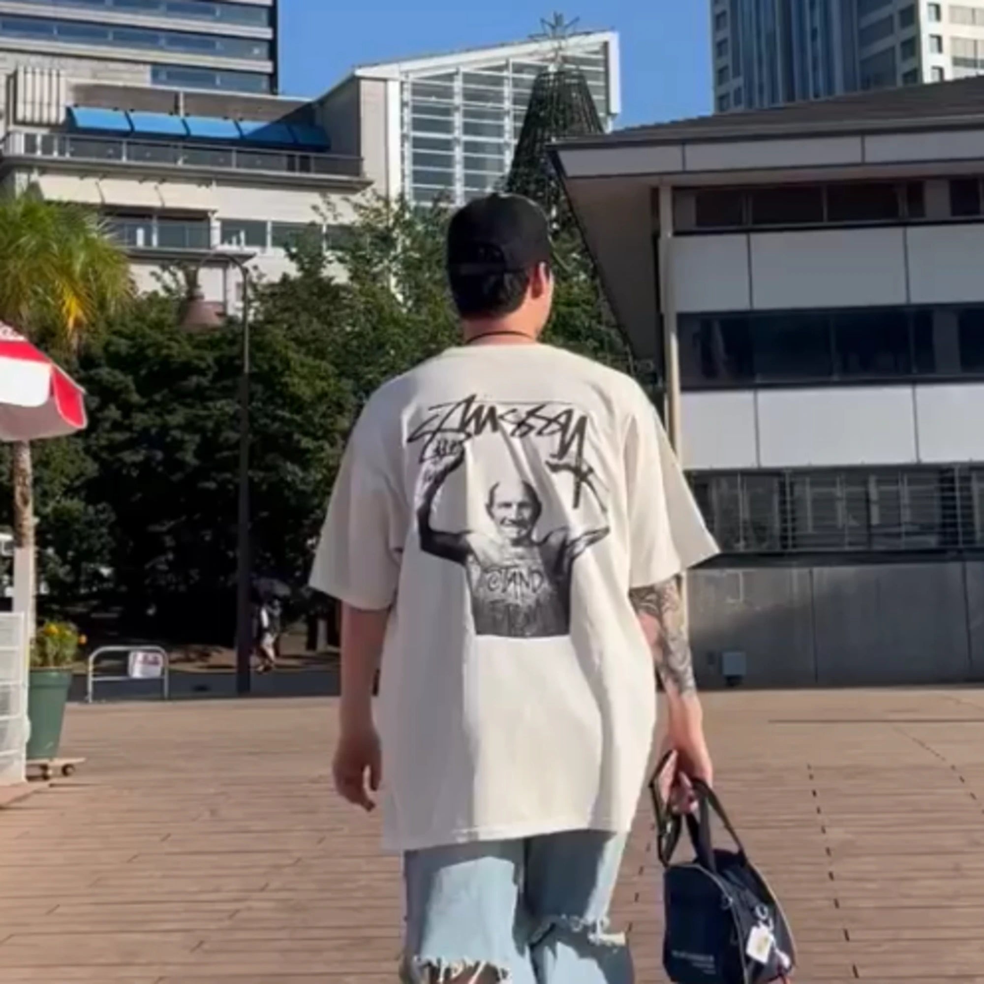 스투시 X 마틴 로즈 스탠드 펌 반팔 티셔츠 착용 이미지