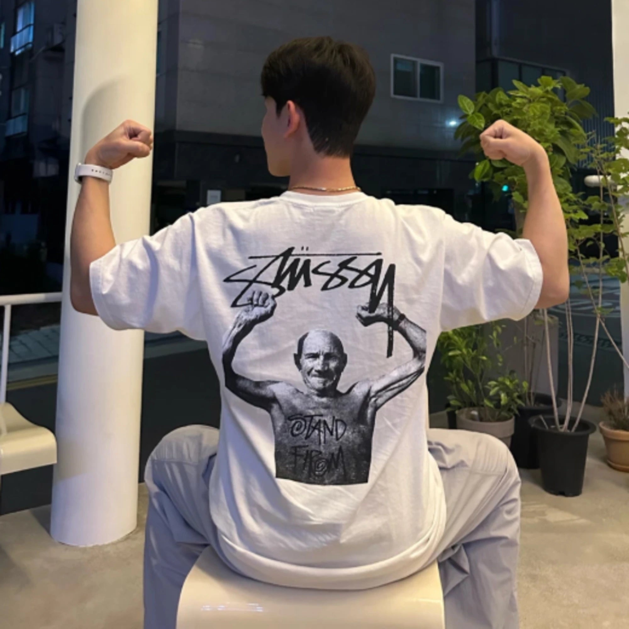 스투시 X 마틴 로즈 스탠드 펌 반팔 티셔츠 착용 이미지
