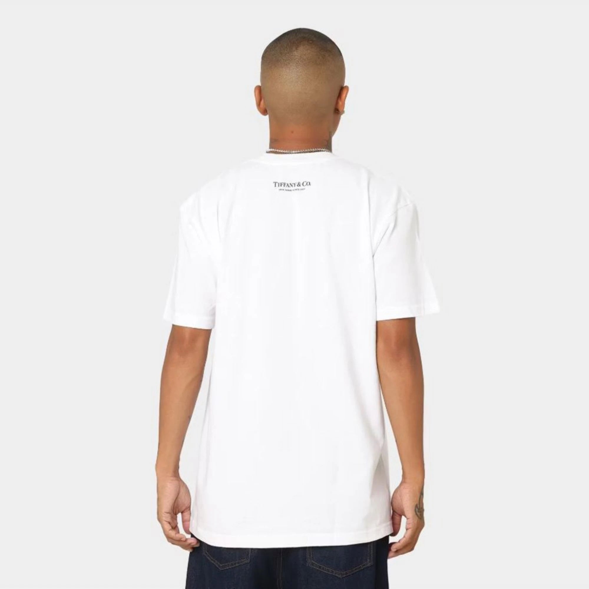 슈프림 X 티파니앤코 박스 로고 반팔 티셔츠 착용 이미지
