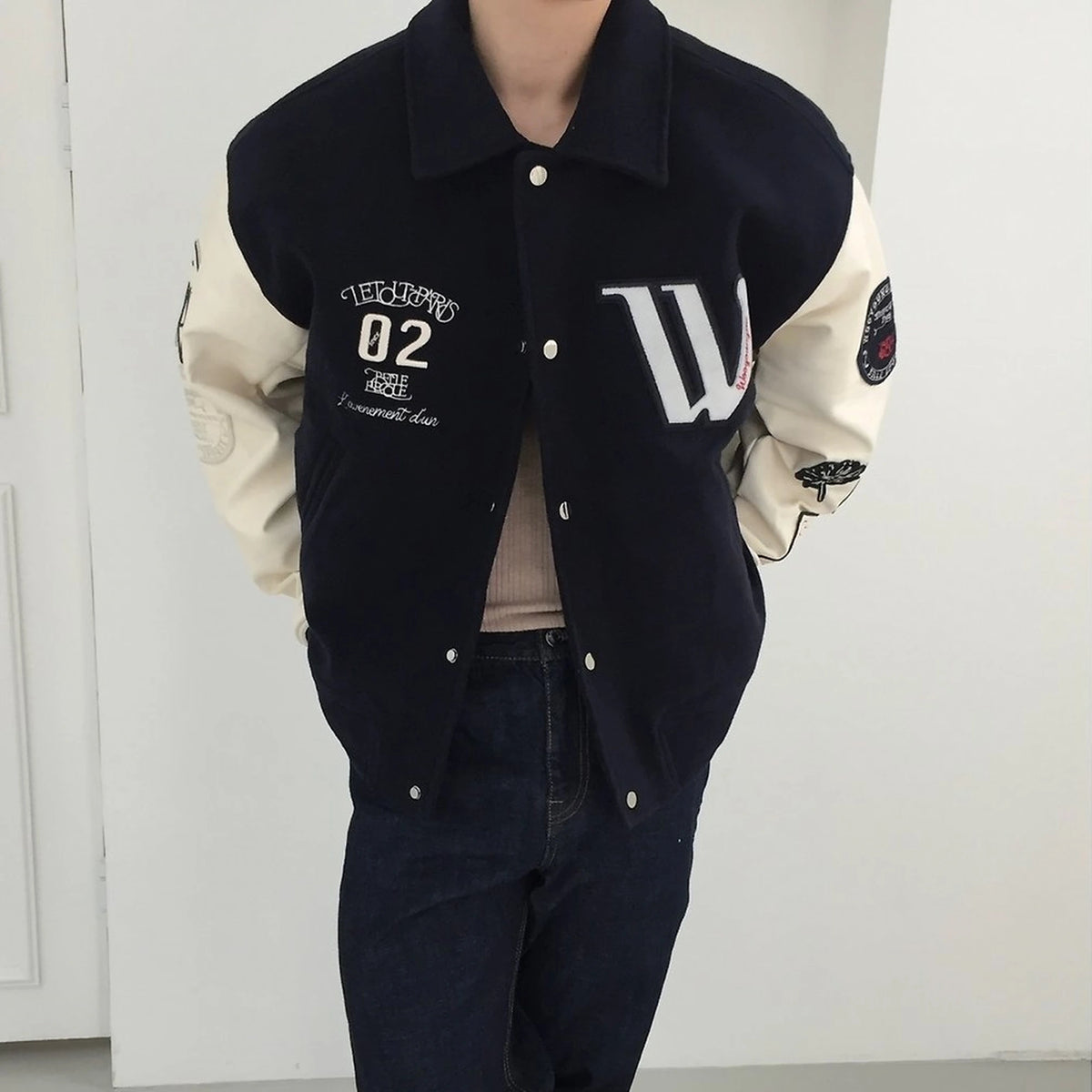 우영미 바시티 재킷 착용 이미지