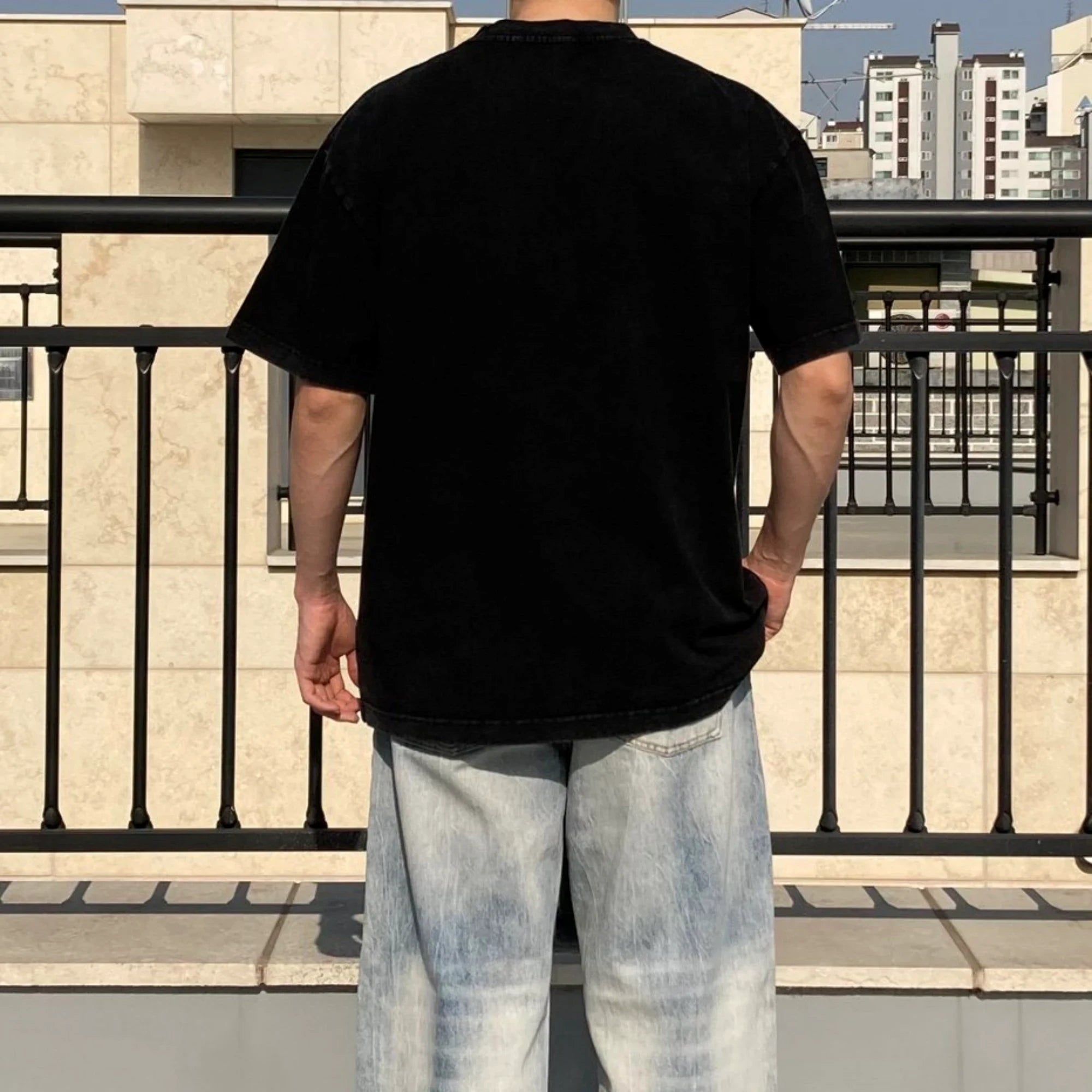 아크네 스튜디오 하트 패치 반팔 티셔츠 착용 이미지