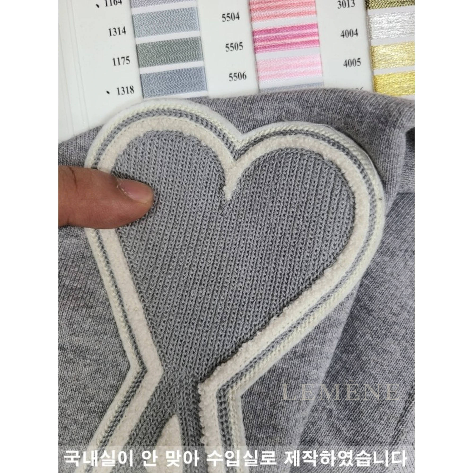 아미 하트로고 빅패치 반팔 티셔츠 디테일 이미지