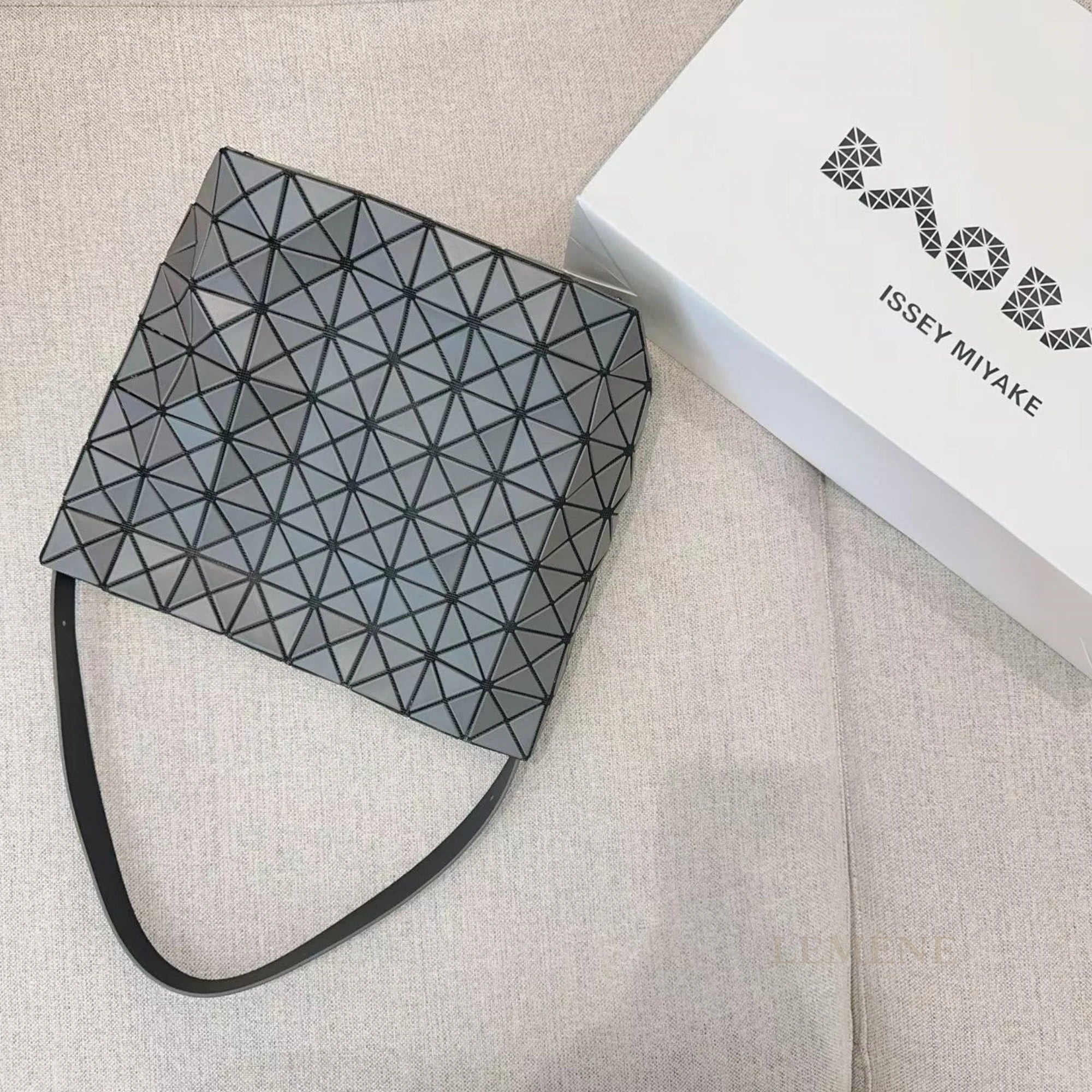 Bao Bao Belly Large tote-bag beige 디테일 이미지