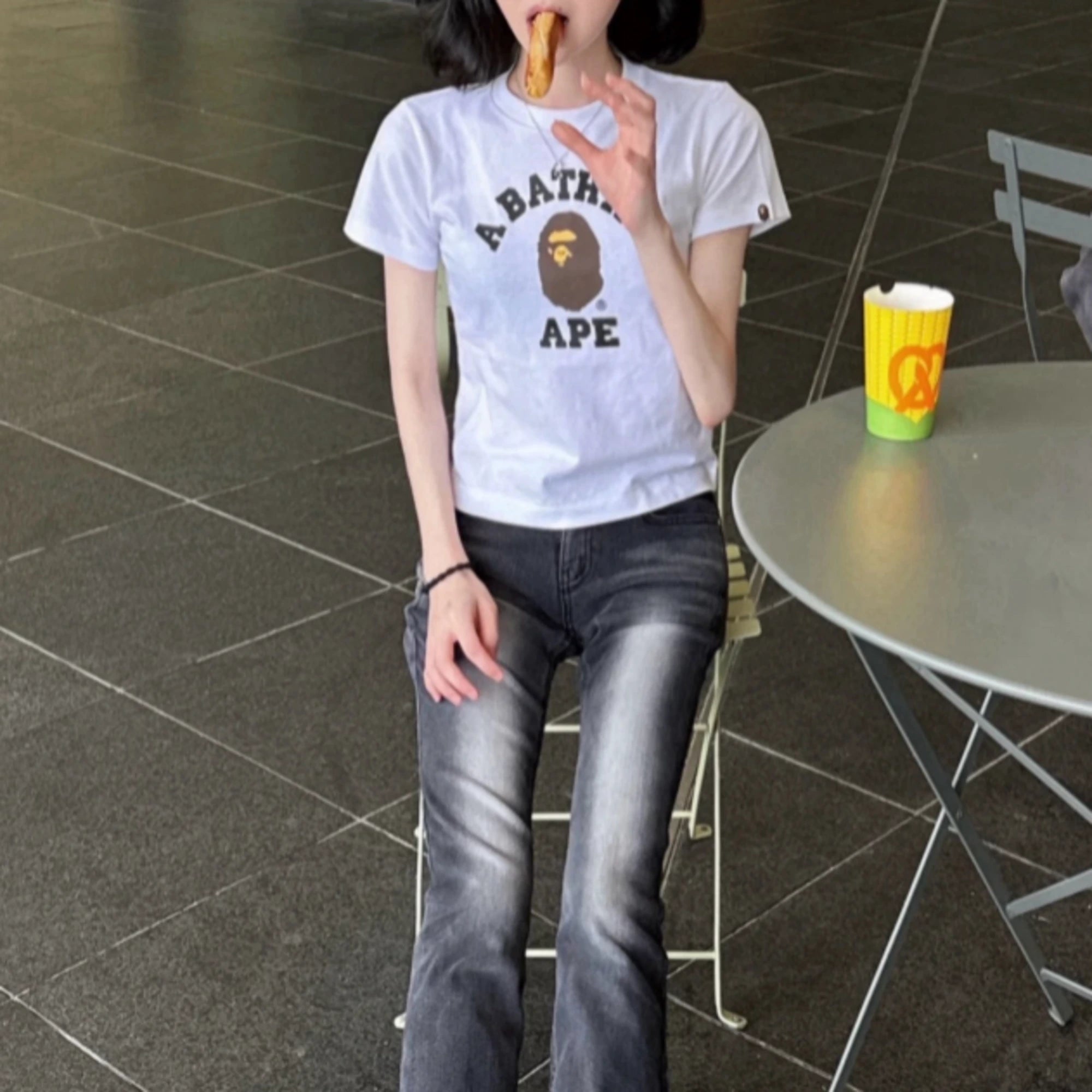 베이프 에이프 컬리지 오버핏 반팔 티셔츠 착용 이미지
