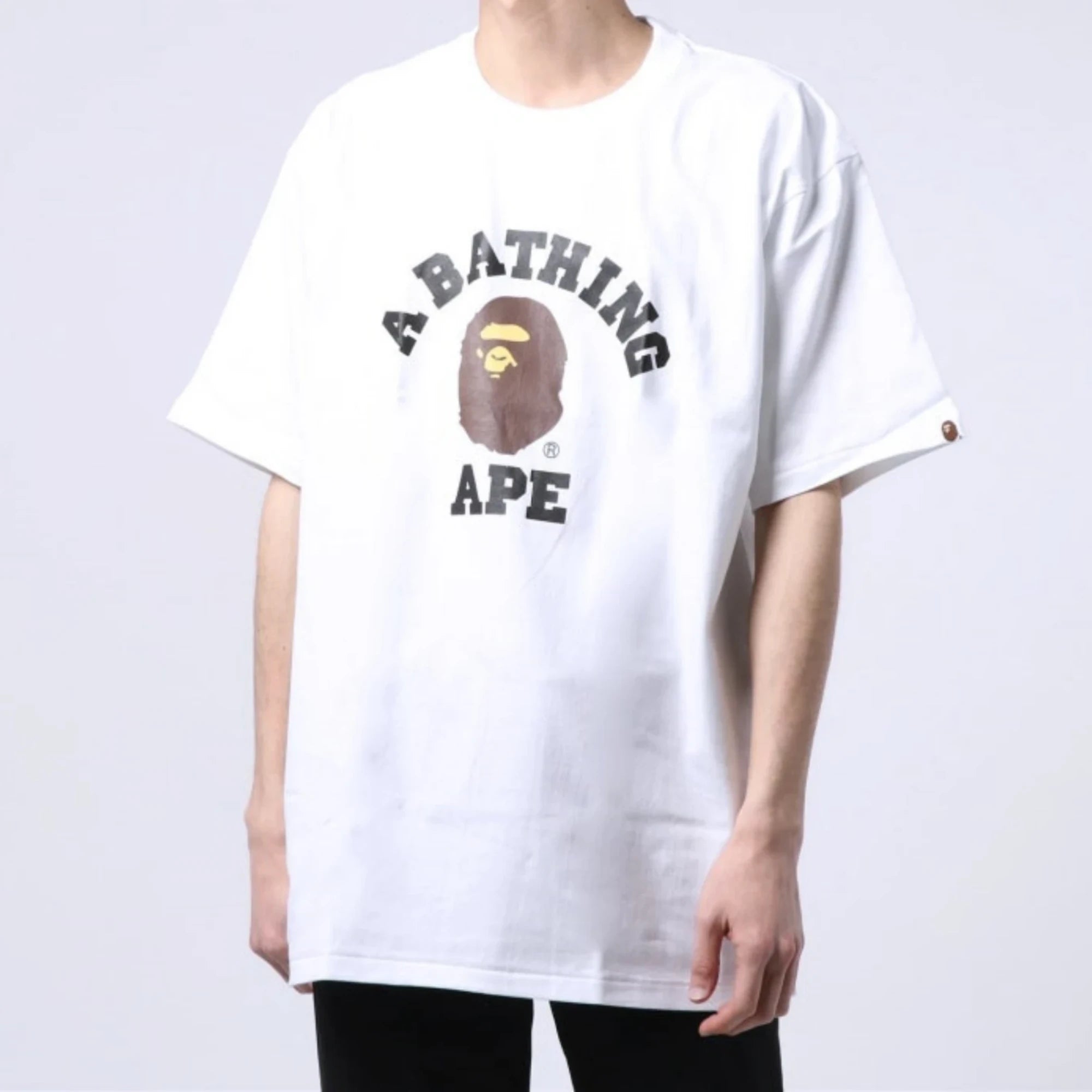 베이프 에이프 컬리지 반팔 티셔츠 착용 이미지