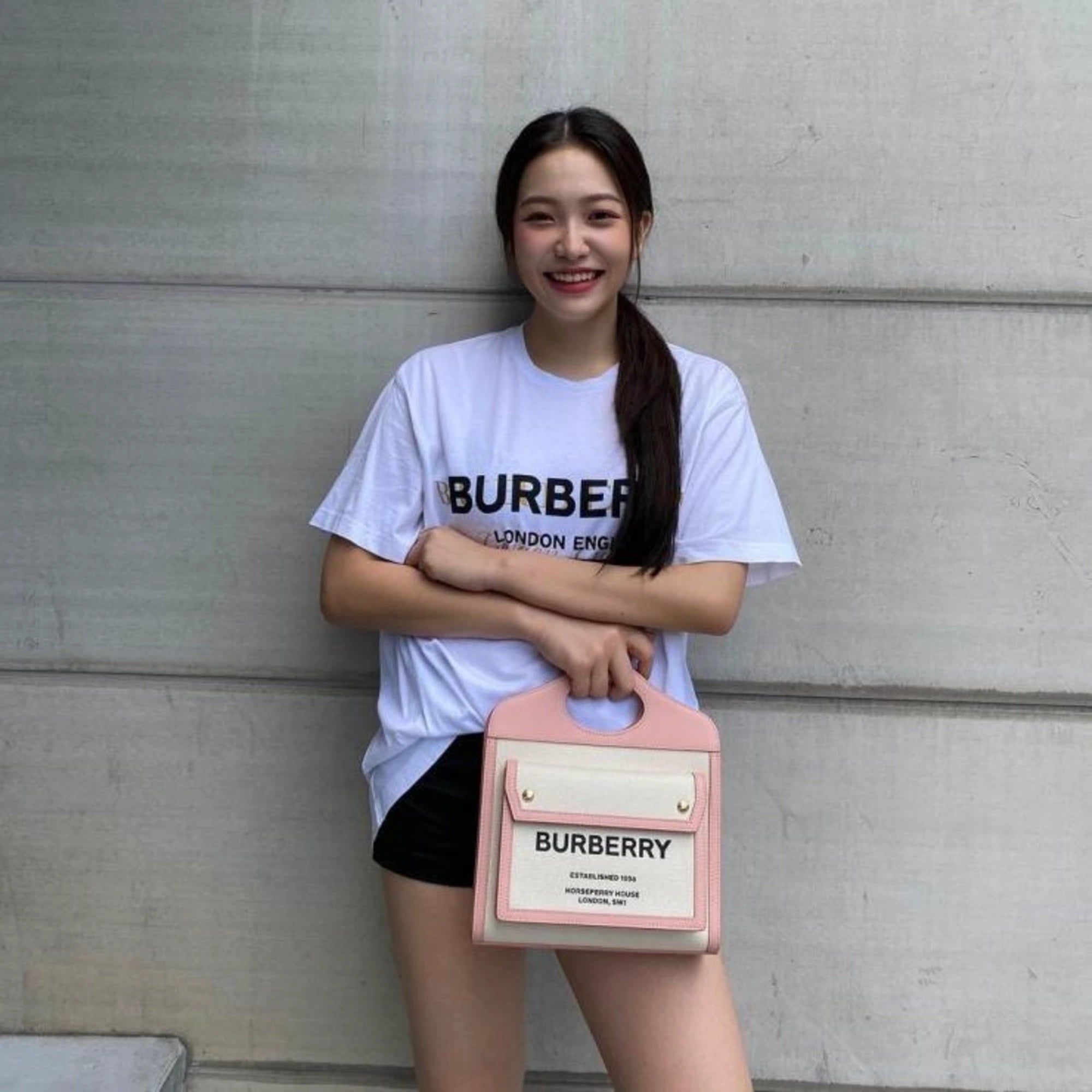 버버리 로고 프린트 반팔 티셔츠