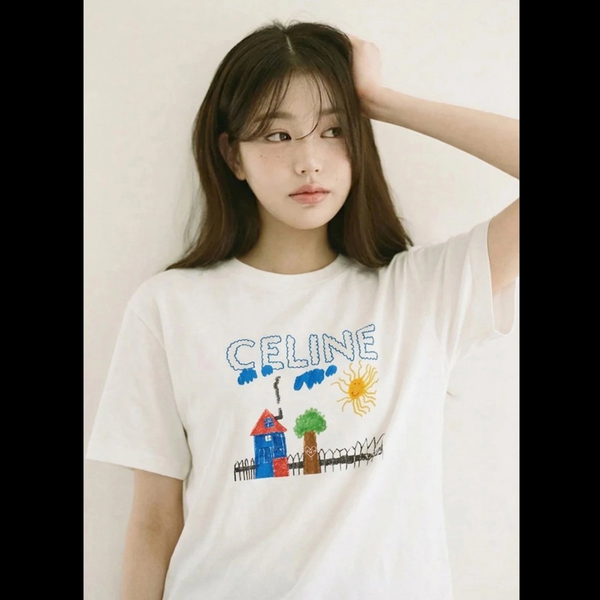 셀린느 그래픽 반팔 티셔츠 착용 이미지