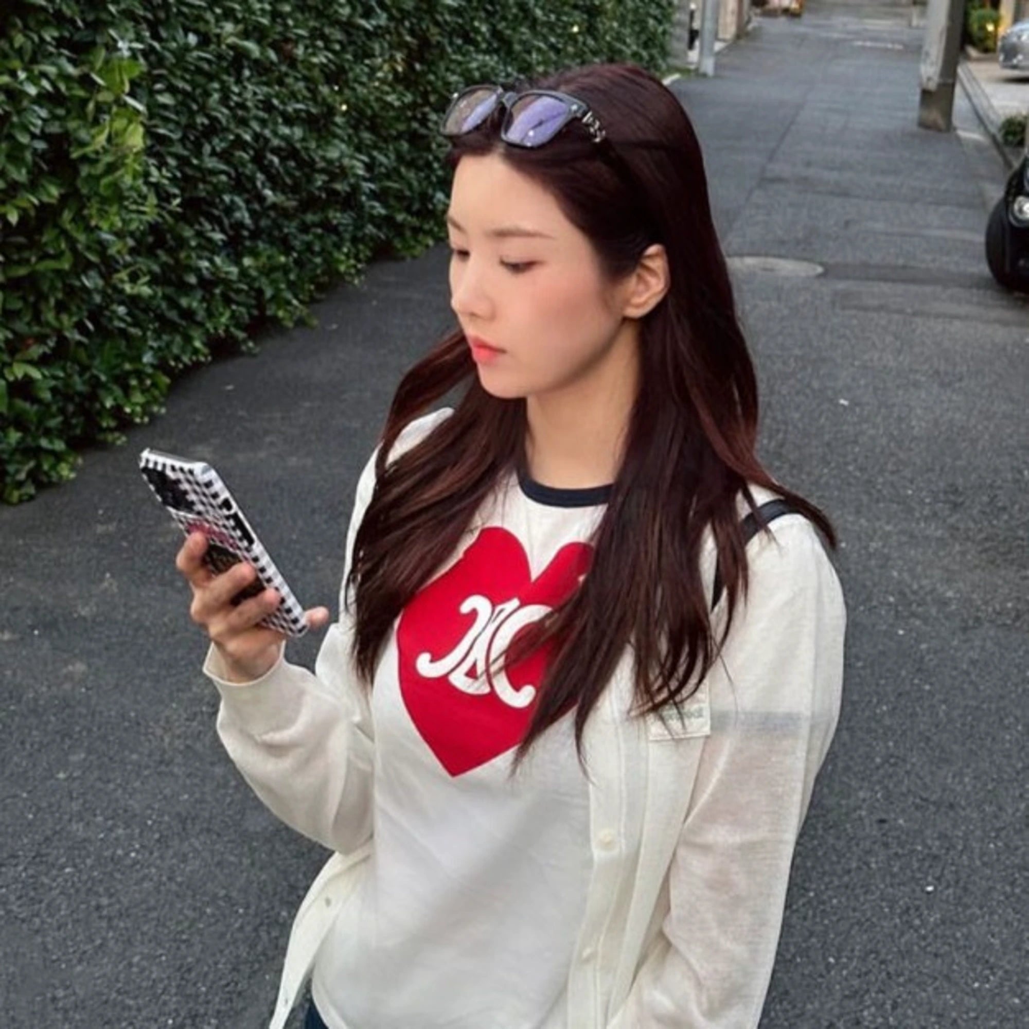 셀린느 하트 트리옹프 반팔 티셔츠 착용 이미지