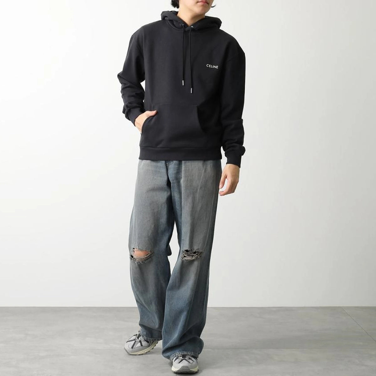 셀린느 후드티 2Y958670Q 착용 이미지