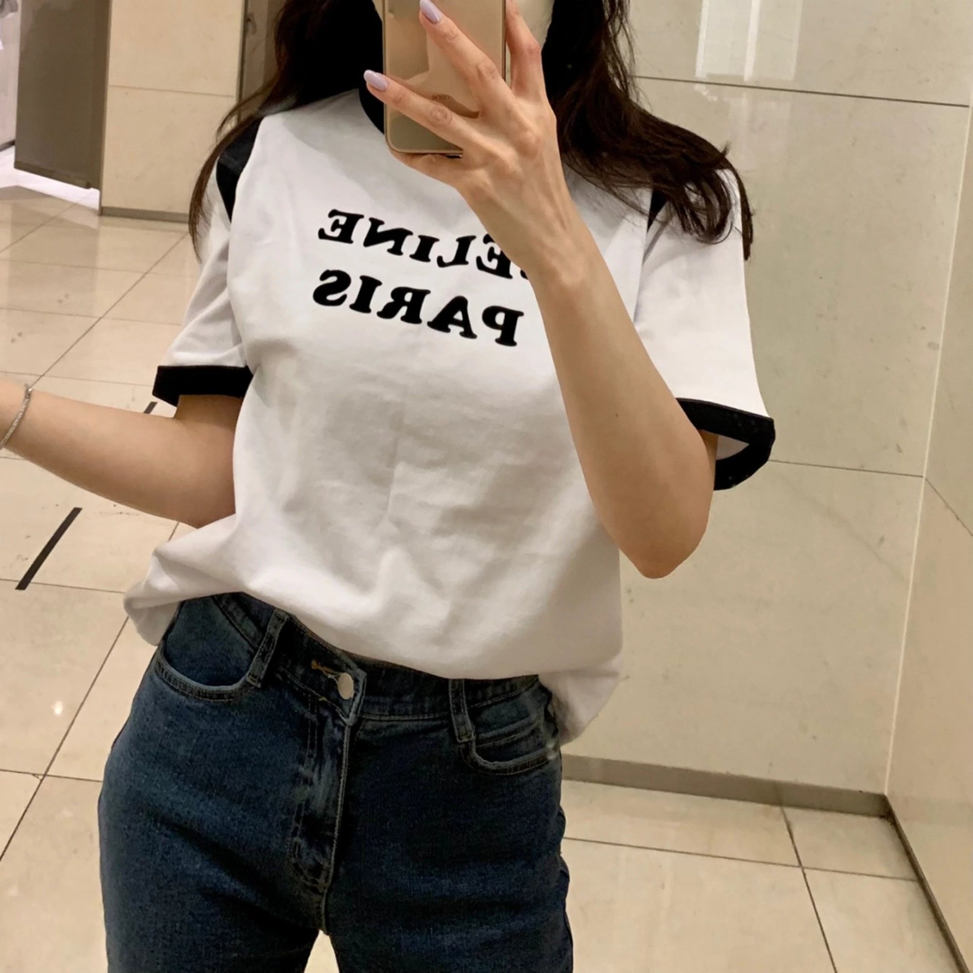 셀린느 파리스 배색 반팔 티셔츠 착용 이미지