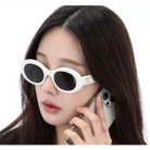 셀린느 트리옹프 01 선글라스 착용 이미지