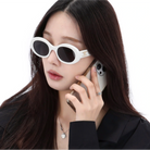 셀린느 트리옹프 01 선글라스 착용 이미지