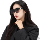 셀린느 트리옹프 09 선글라스 착용 이미지