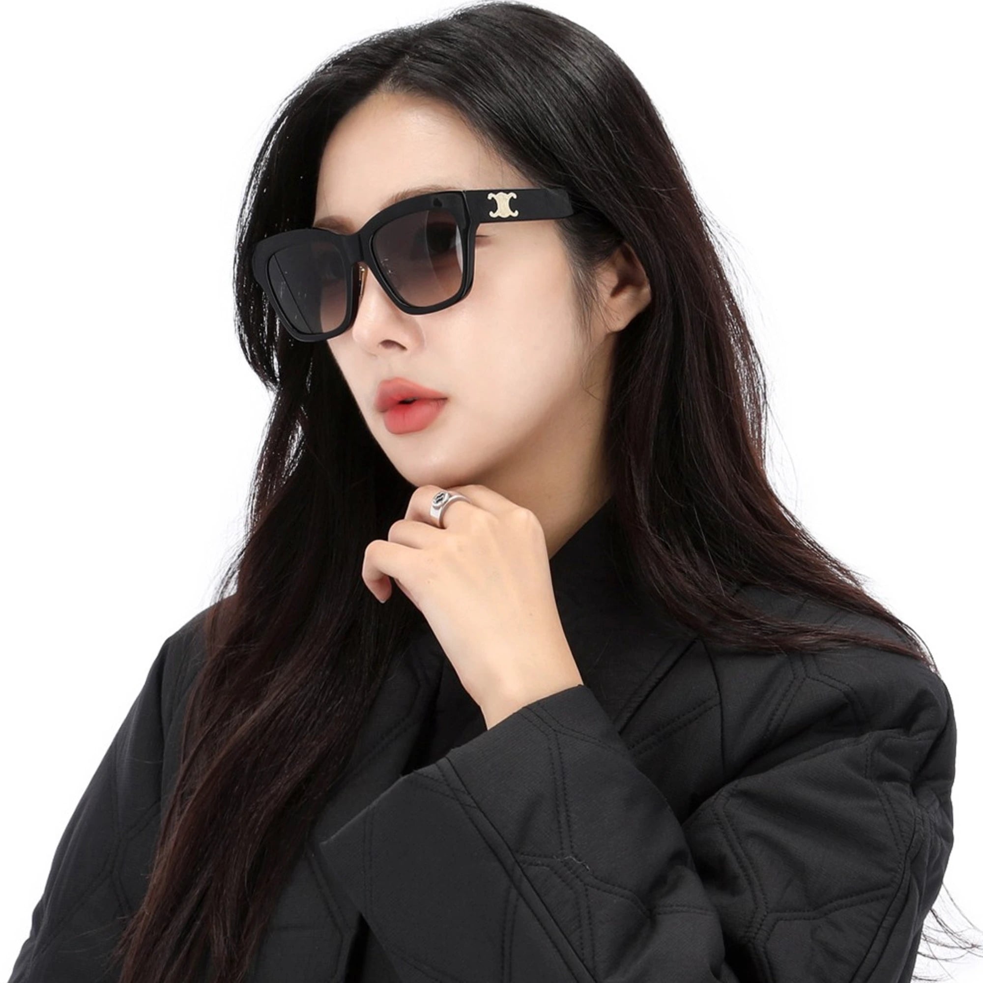 셀린느 트리옹프 09 선글라스 착용 이미지