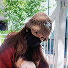 셀린느 트리옹프 클로슈 버킷햇 착용 이미지