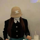 셀린느 트리옹프 클로슈 버킷햇 착용 이미지