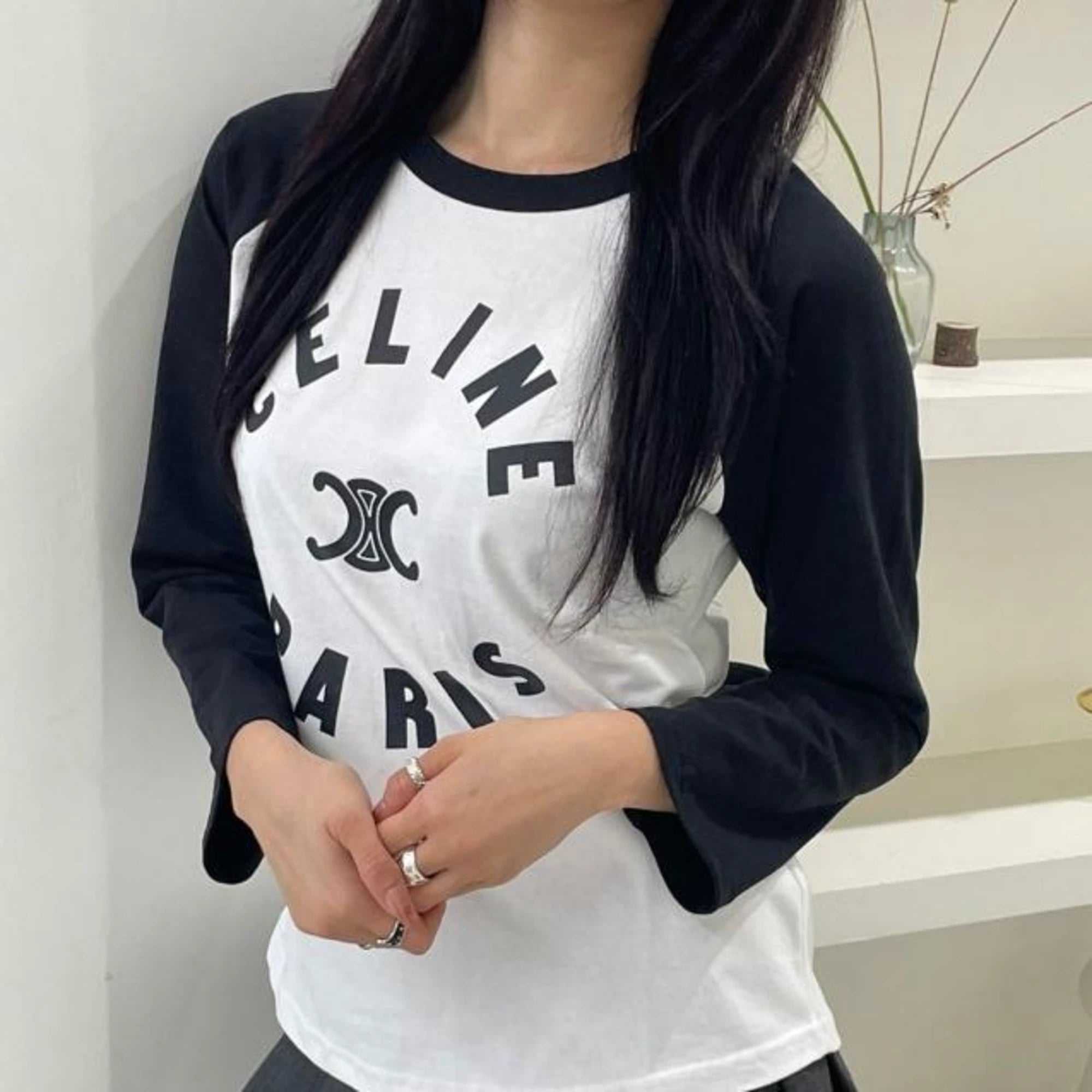 셀린느 트리옹프 긴팔 티셔츠 착용 이미지