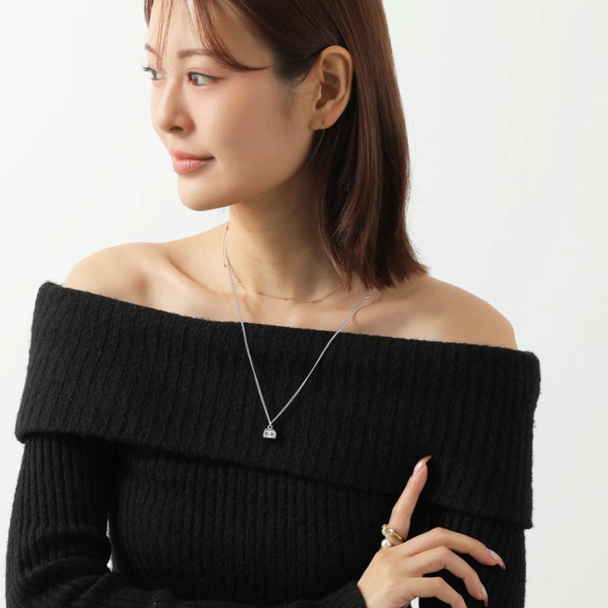 샤넬 CC 사각 큐브 목걸이