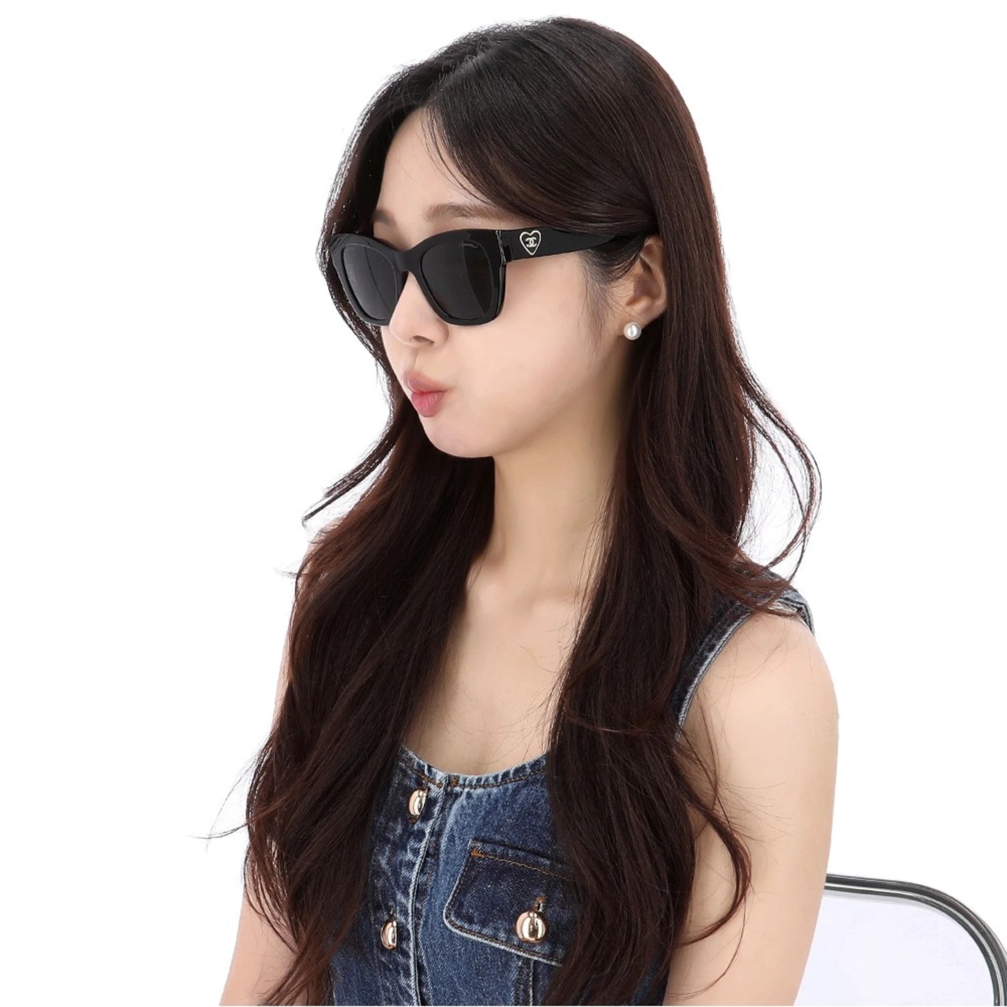 샤넬 하트로고 선글라스 착용 이미지