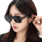 샤넬 레터링 스퀘어 선글라스 A71305 착용 이미지