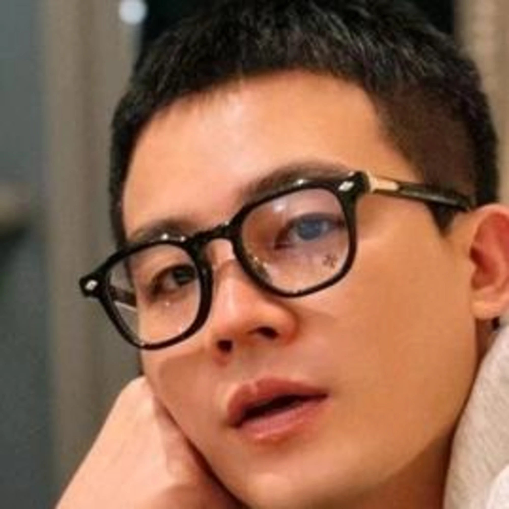 크롬하츠 첩 첩 안경 착용 이미지