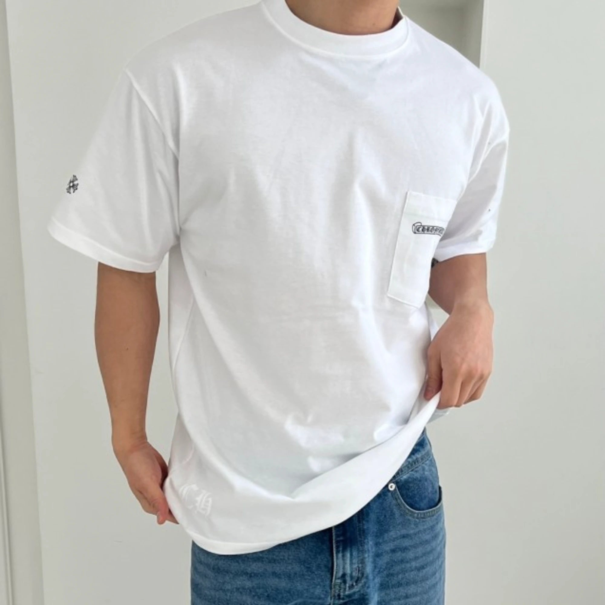 크롬하츠 멀티 컬러 크로스 반팔 티셔츠 착용 이미지