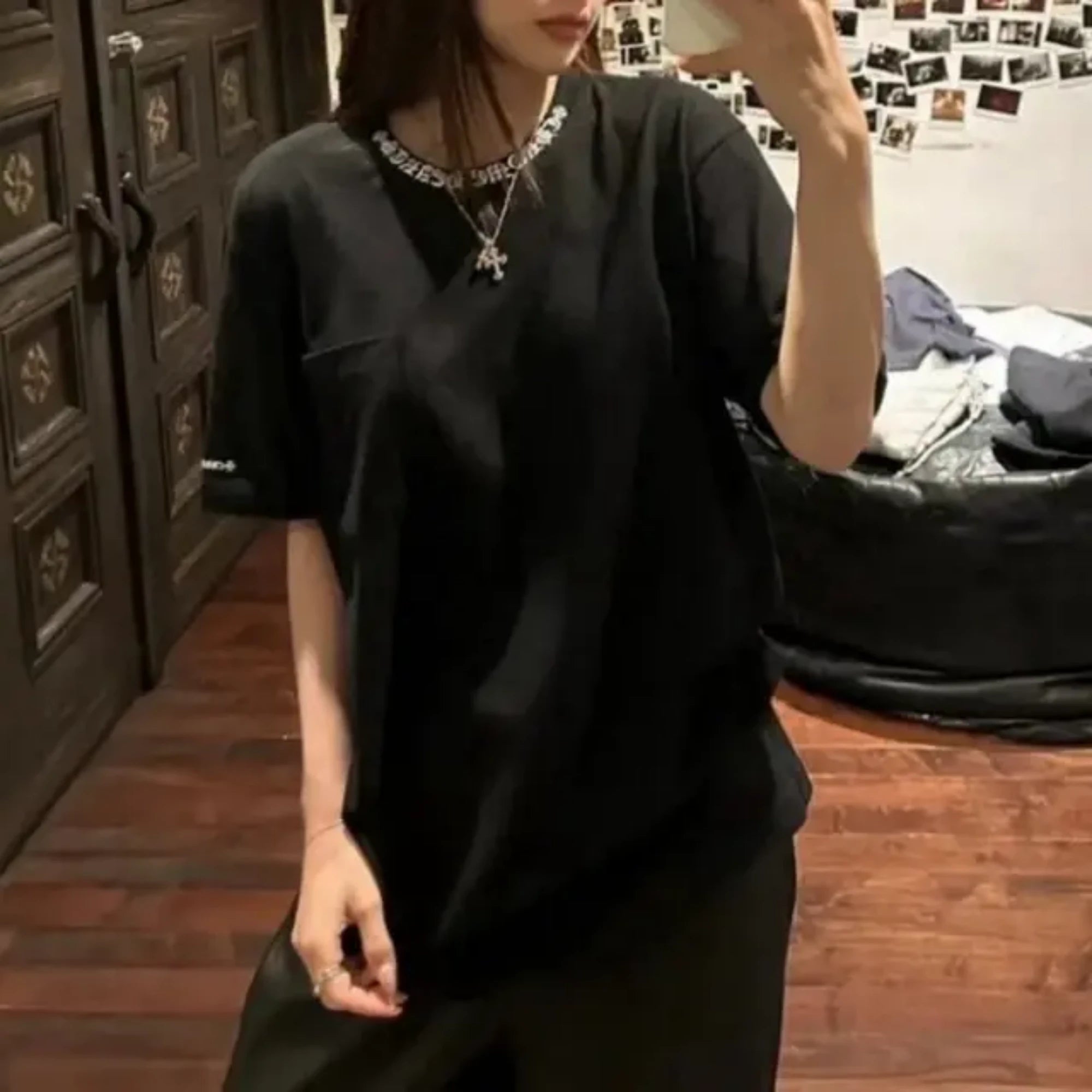 크롬하츠 넥 레터링 포켓 반팔 티셔츠 착용 이미지