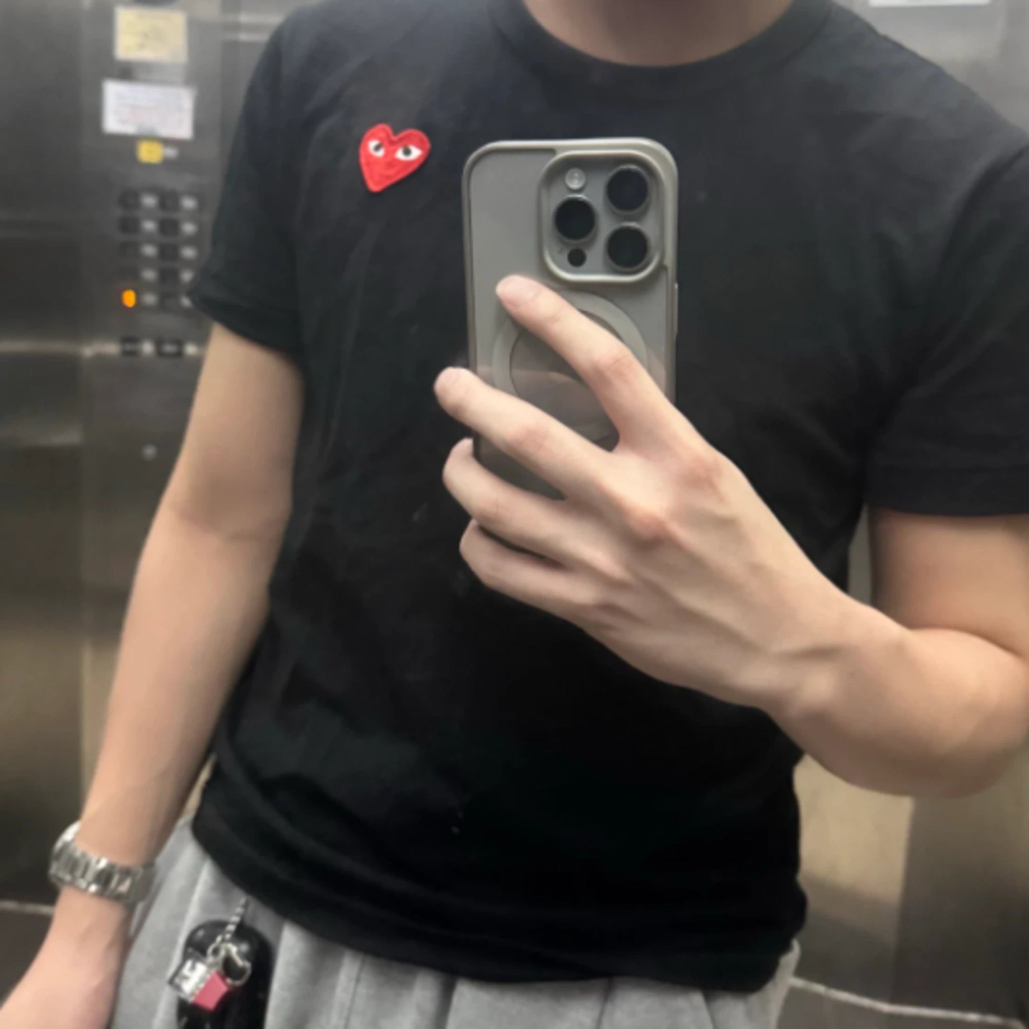 꼼데가르송 와펜 반팔 티셔츠 착용 이미지