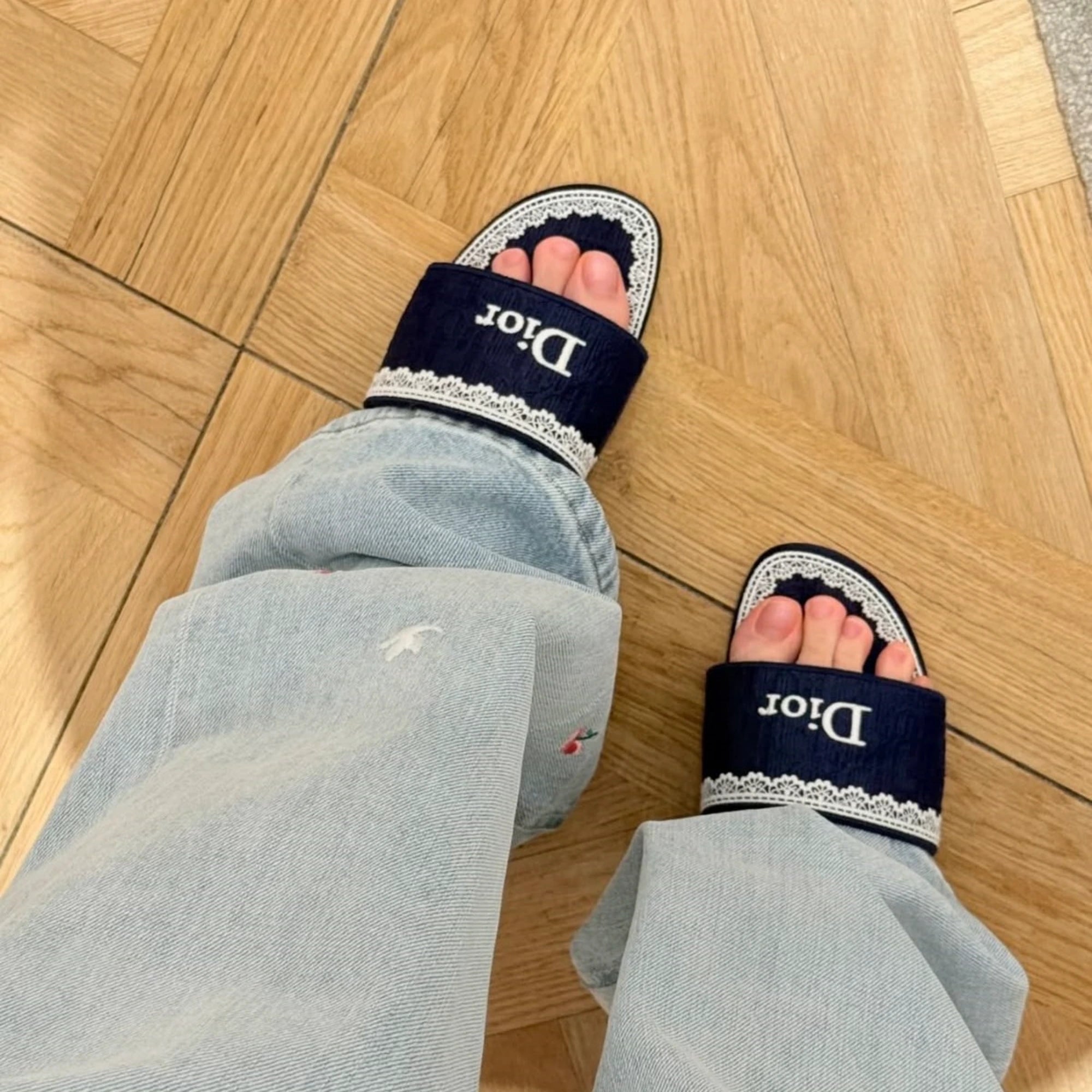 디올 덴텔 힐 슬라이드 착용 이미지