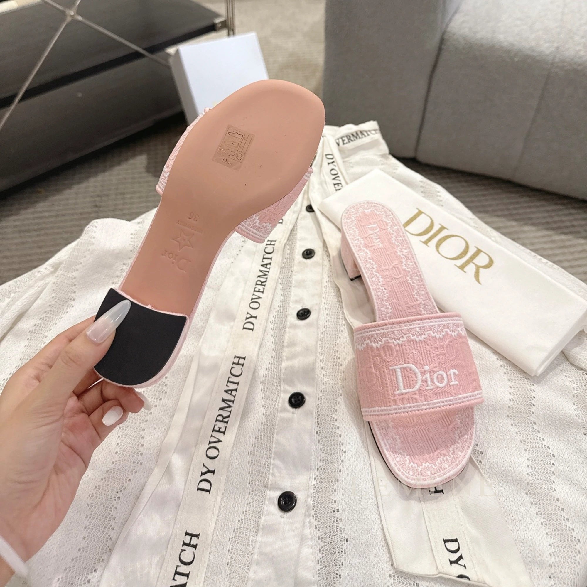 디올 덴텔 힐 슬라이드 디테일 이미지