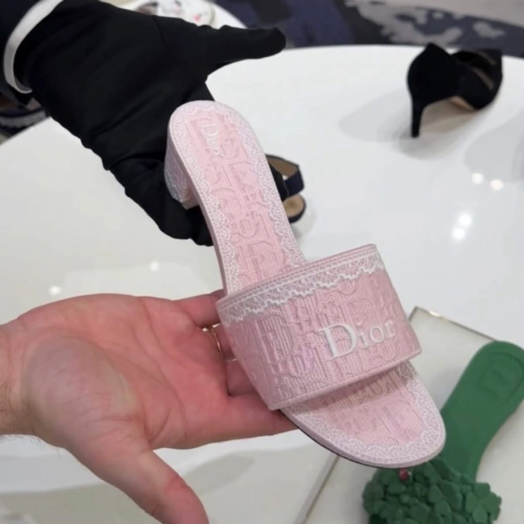 디올 덴텔 힐 슬라이드 착용 이미지