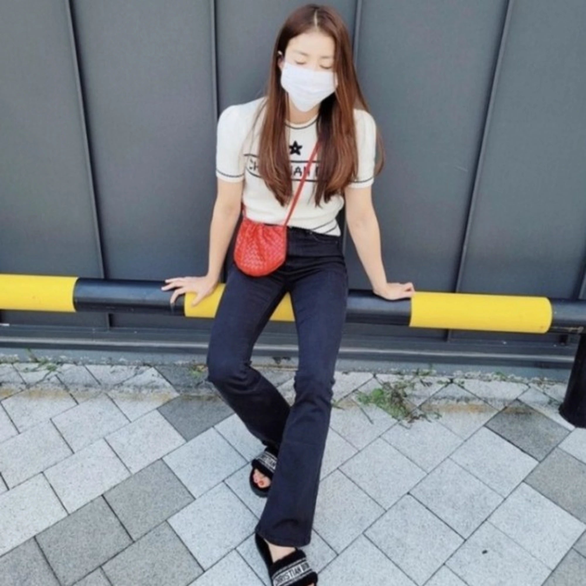 디올 스타 로고 반팔 스웨터 착용 이미지