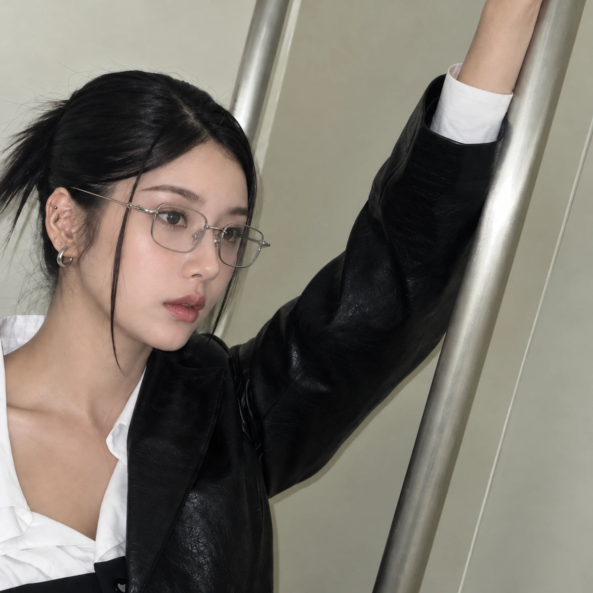 젠틀 몬스터 아토믹 02 안경 착용 이미지