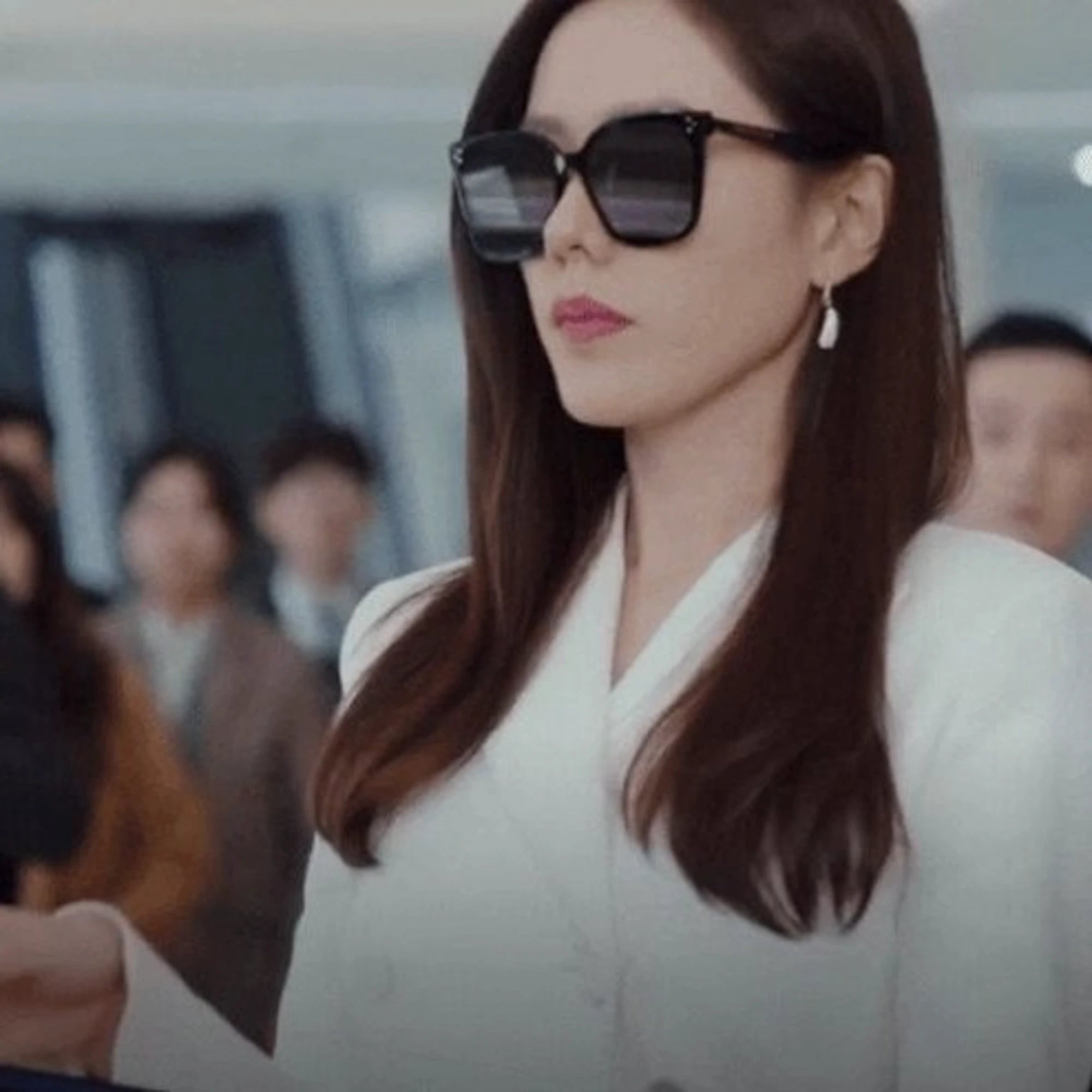 젠틀몬스터 허 01 선글라스 착용 이미지