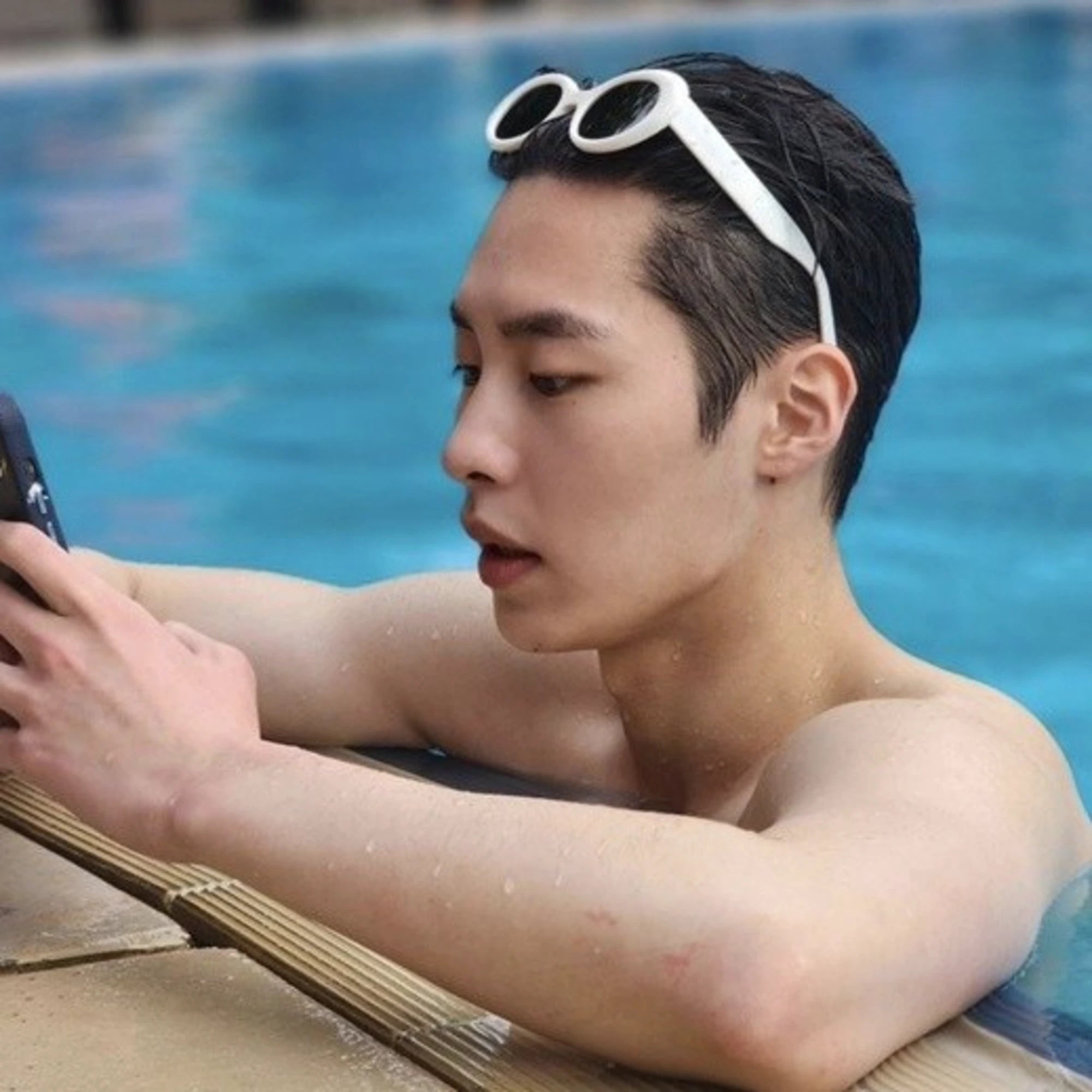 젠틀몬스터 X 마르지엘라 MM004 선글라스 착용 이미지