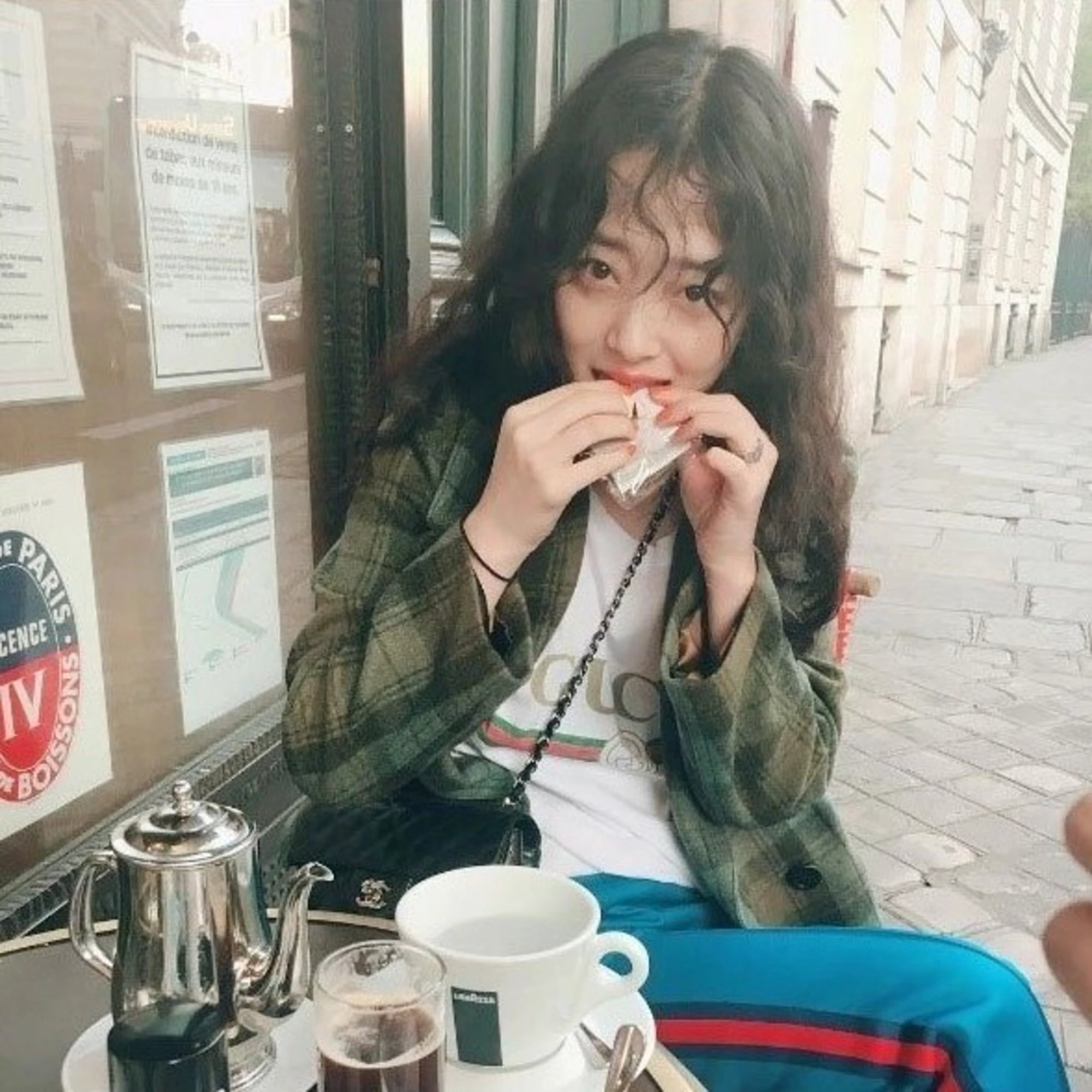 구찌 워시드 로고 반팔 티셔츠 착용 이미지
