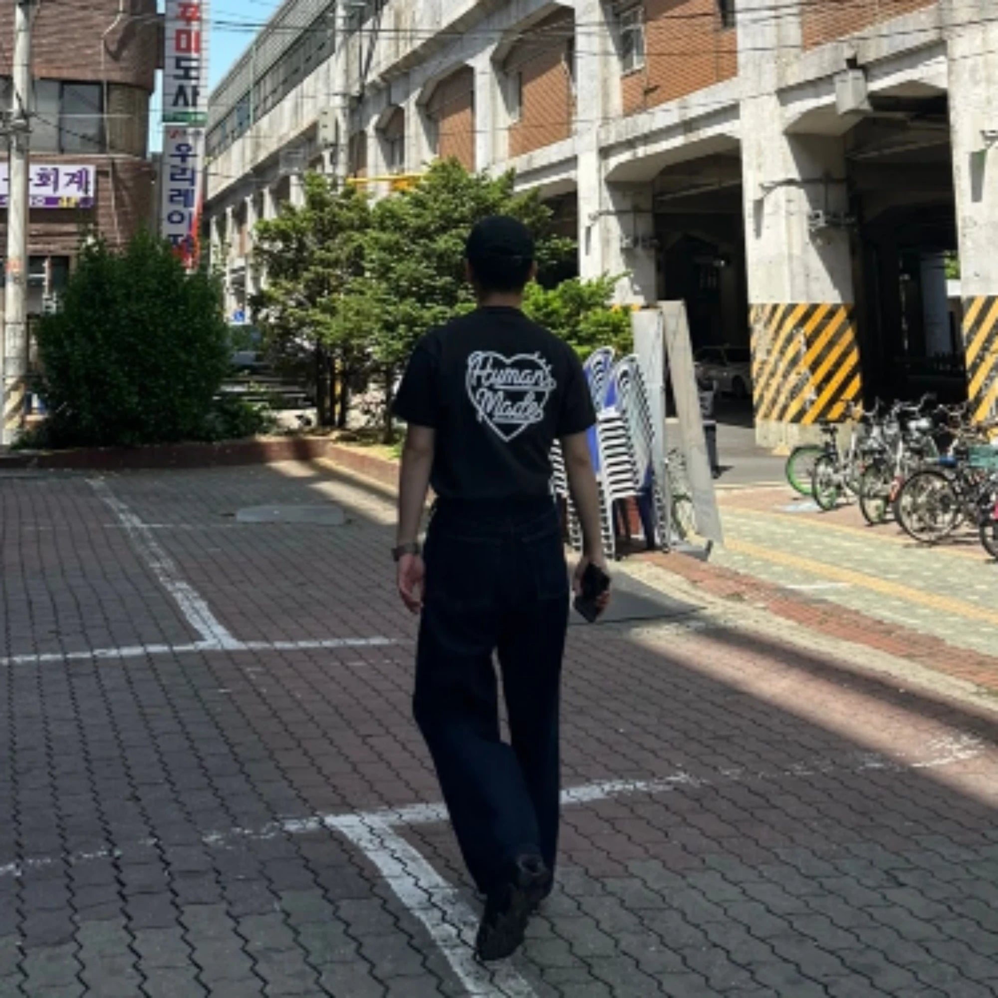 휴먼메이드 포켓 하트 로고 반팔 티셔츠 착용 이미지