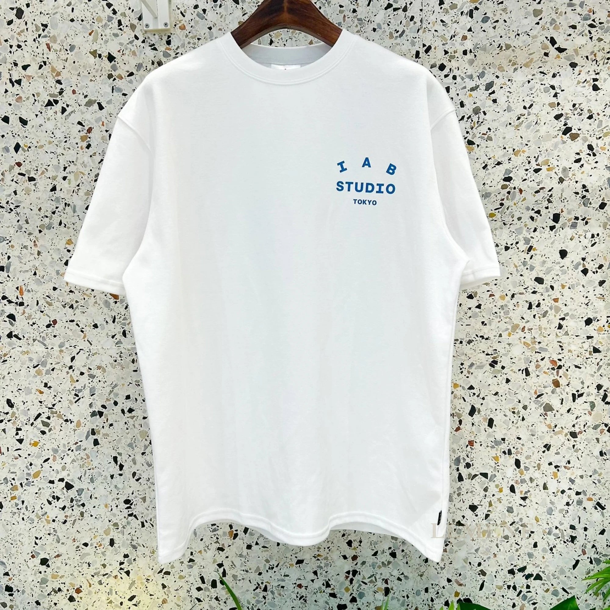 아이앱 스튜디오 도쿄 반팔 티셔츠 디테일 이미지