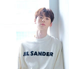 질샌더 베이직 로고 반팔 티셔츠 착용 이미지