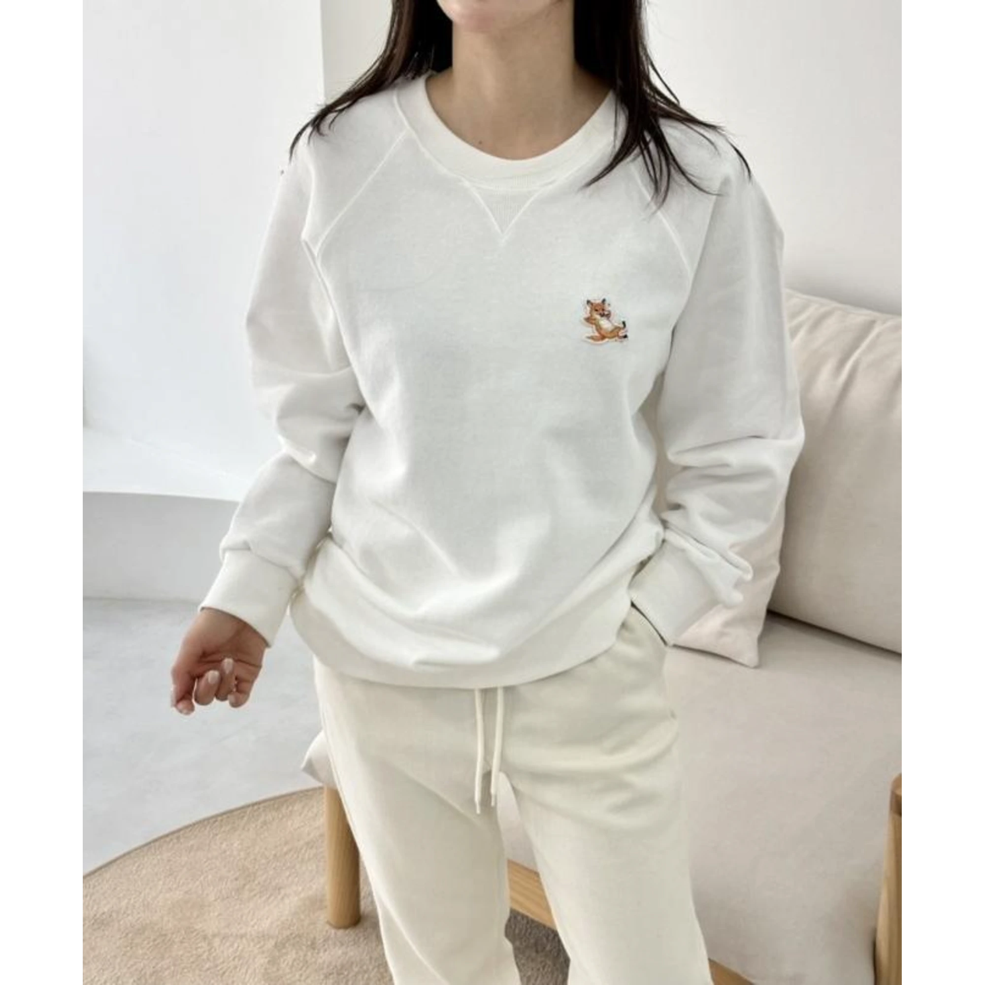 메종키츠네 칠랙스 맨투맨 착용 이미지
