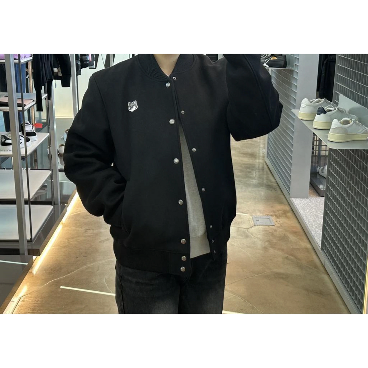 메종 키츠네 클래식 봄버 자켓 JM02222WM0020 착용 이미지