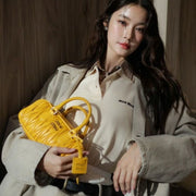 미우미우 아르카디 마테라쎄 나파 가죽 백 5BB142