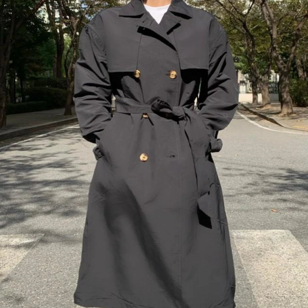 몽클레르 스티비덴 트렌치 코트 착용 이미지